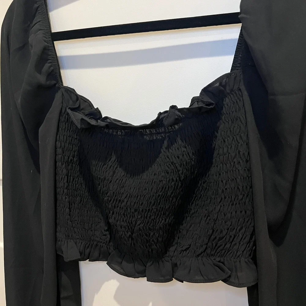 Forever 21 Black Long Sleeve Crop Top Womens Med Smocked‎ Square Neck Ruffle Y2K